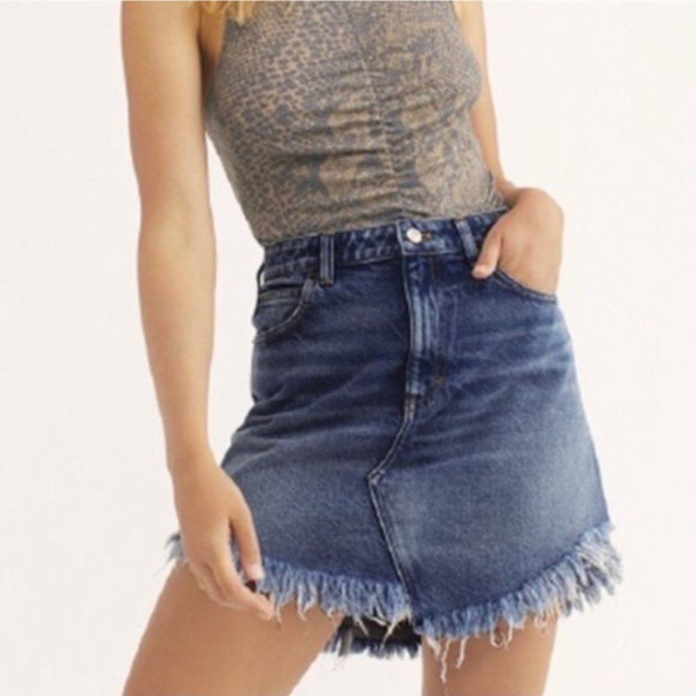 FREE PEOPLE Denim BAILEY Jeans Mini Skirt FRINGE Size 31
